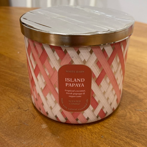 NWT.  Bath & Body Works, 3-wick candle. - Picture 2 of 6